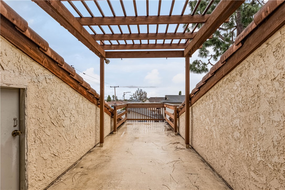 Detail Gallery Image 10 of 16 For 7735 Newman Ave #301,  Huntington Beach,  CA 92647 - 3 Beds | 2 Baths