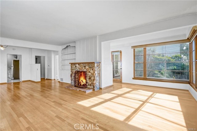 Detail Gallery Image 6 of 24 For 2007 Glenneyre St, Laguna Beach,  CA 92651 - 2 Beds | 2 Baths