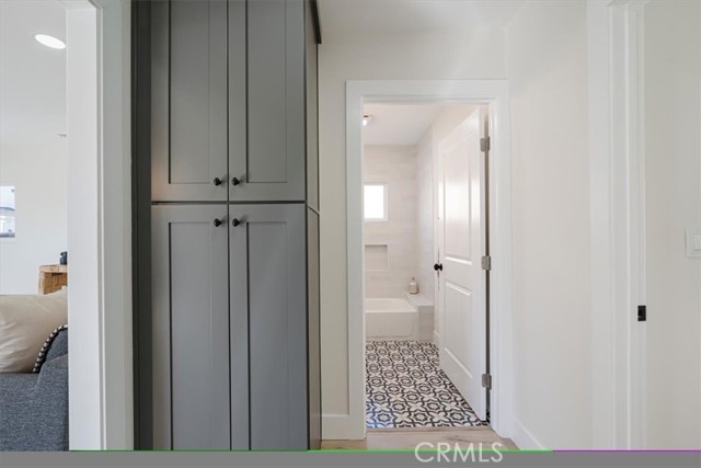 Detail Gallery Image 13 of 25 For 4529 Abbey Pl, Los Angeles,  CA 90019 - 2 Beds | 2 Baths