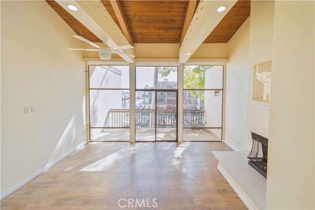 Detail Gallery Image 11 of 28 For 6336 Marina Pacifica, Long Beach,  CA 90803 - 2 Beds | 2/1 Baths