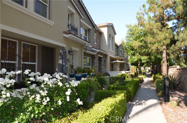Detail Gallery Image 2 of 9 For 15723 Parkhouse Dr #40,  Fontana,  CA 92336 - 3 Beds | 2/1 Baths