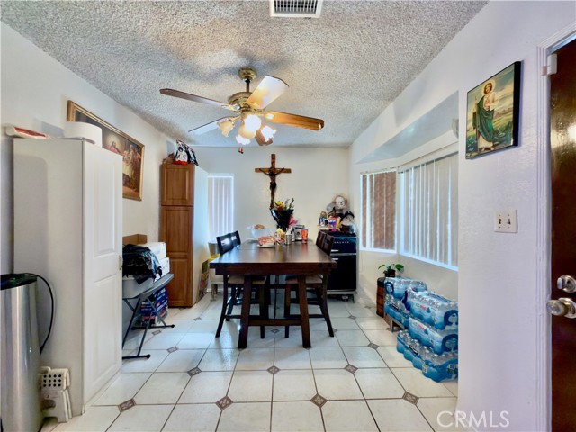 Detail Gallery Image 17 of 38 For 5654 Stansbury, Van Nuys,  CA 91401 - 2 Beds | 2 Baths