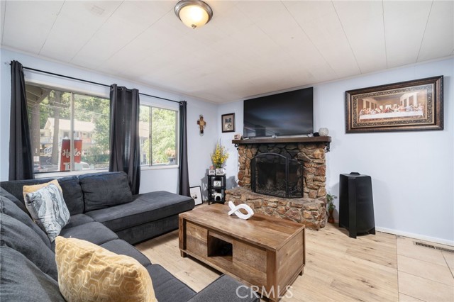 Detail Gallery Image 9 of 46 For 693 Ca 138, Crestline,  CA 92325 - 3 Beds | 2 Baths