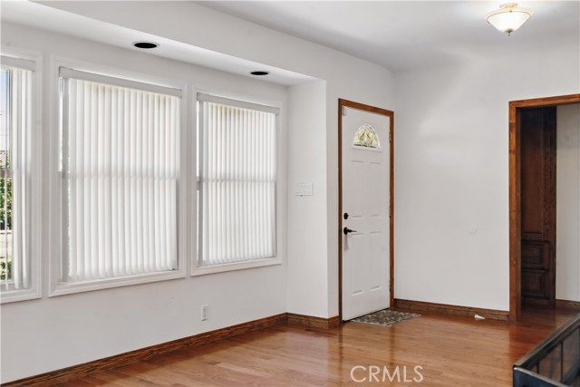 13384 Foothill Boulevard, Sylmar CA: https://media.crmls.org/medias/d25f3e48-96fd-4792-bff5-b724fcbb1002.jpg