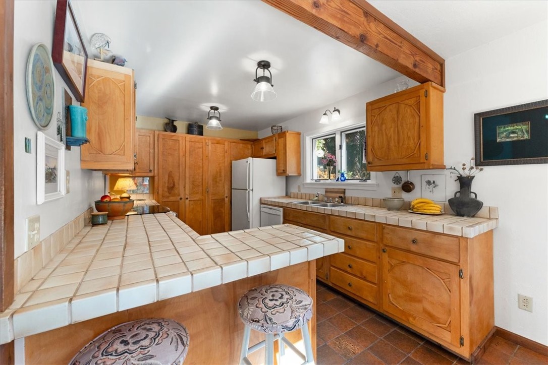 Detail Gallery Image 9 of 37 For 413 N Adams Dr, Mount Shasta,  CA 96067 - 3 Beds | 2/1 Baths
