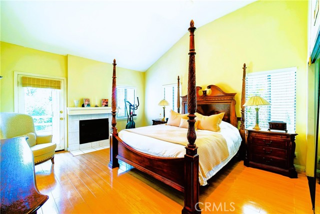 18759 Hatteras Street, Tarzana CA: https://media.crmls.org/medias/d260a4e1-ae0f-472d-a08e-be6dee469bd5.jpg