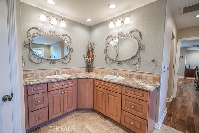 Detail Gallery Image 34 of 65 For 22422 Los Rogues Dr, Saugus,  CA 91350 - 4 Beds | 3/1 Baths