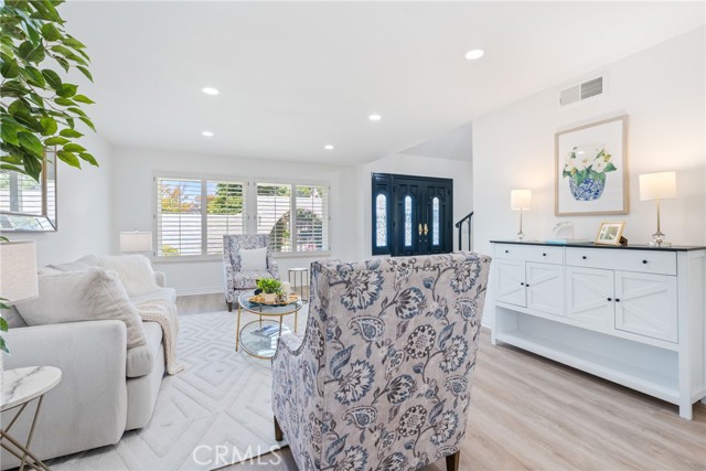 26982 Pueblonuevo Drive, Mission Viejo CA: https://media.crmls.org/medias/d262423c-954d-4632-ac98-5d76415e386e.jpg