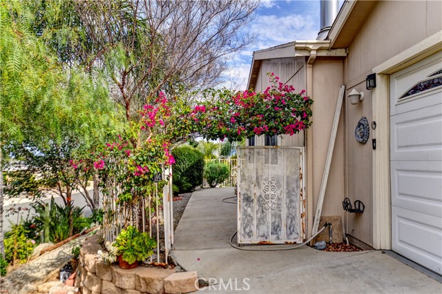 Detail Gallery Image 3 of 28 For 802 Roadrunner Way, Perris,  CA 92570 - 3 Beds | 2 Baths