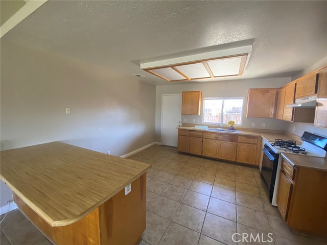 Detail Gallery Image 5 of 18 For 21061 Nisqually Rd #C,  Apple Valley,  CA 92308 - 2 Beds | 2 Baths