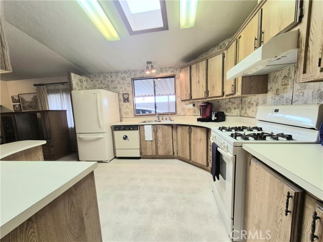13381 Magnolia Avenue, Corona CA: https://media.crmls.org/medias/d263ea59-b245-439b-8ff9-2794faa1db56.jpg