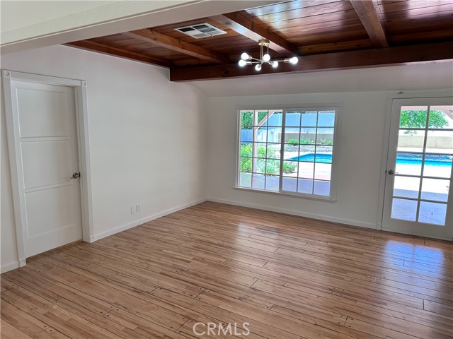 Detail Gallery Image 11 of 47 For 5369 Topeka Dr, Tarzana,  CA 91356 - 3 Beds | 2/1 Baths