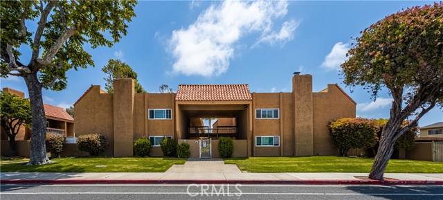 6600 Warner Avenue, Huntington Beach CA: https://media.crmls.org/medias/d2649366-8af4-4a2d-8cbc-c6f53b199c10.jpg