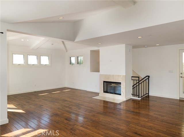 Detail Gallery Image 7 of 35 For 644 Hermosa Ave, Hermosa Beach,  CA 90254 - 3 Beds | 2/1 Baths