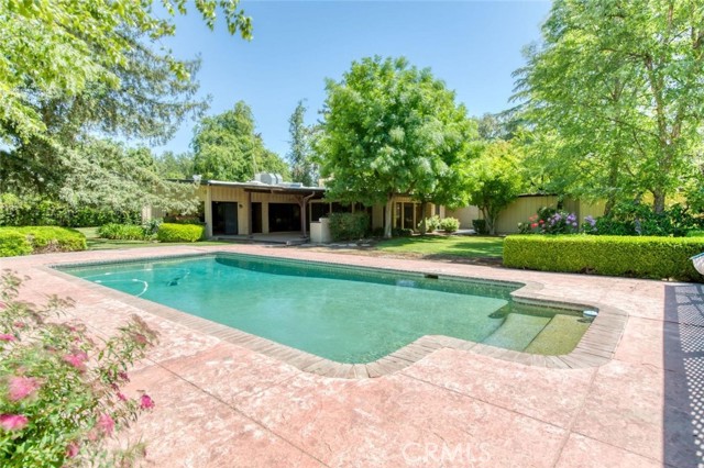 6641 N Van Ness Boulevard, Fresno CA: https://media.crmls.org/medias/d26633e5-45b6-4d39-8f22-afcabb65d7bc.jpg