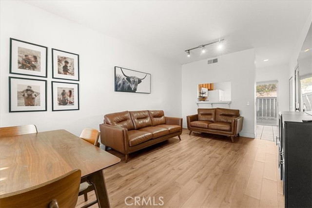 Detail Gallery Image 3 of 27 For 926 W Philadelphia #57,  Ontario,  CA 91762 - 2 Beds | 2/1 Baths