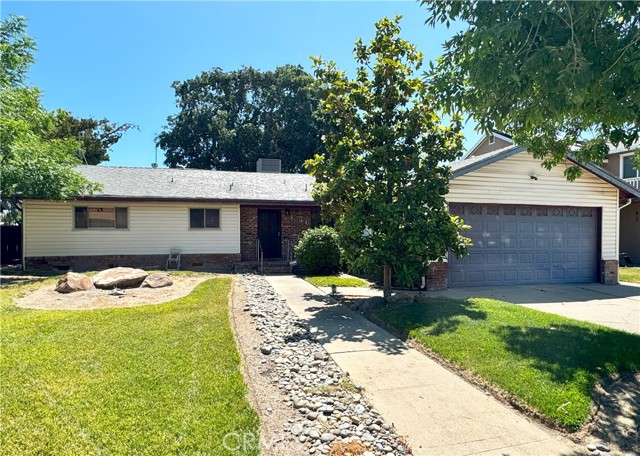 1041 Golden Gate Avenue, Dos Palos CA: https://media.crmls.org/medias/d267505d-5f8c-4233-a87a-d3b4b007ac44.jpg