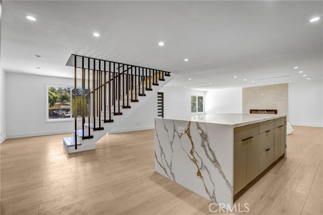 Detail Gallery Image 21 of 31 For 24045 Philiprimm St, Woodland Hills,  CA 91367 - 8 Beds | 5 Baths