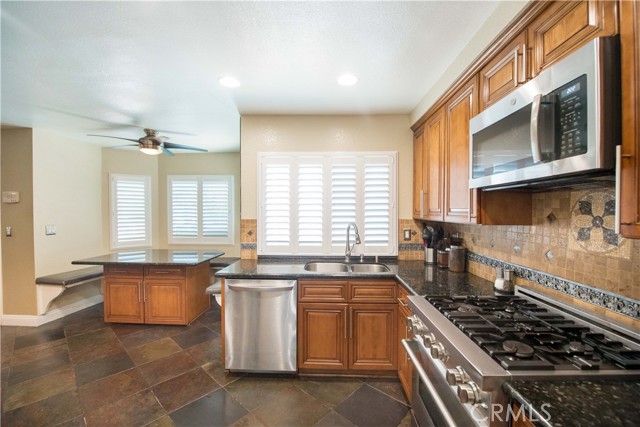 Detail Gallery Image 30 of 73 For 2531 Independence Way, Corona,  CA 92882 - 4 Beds | 3 Baths