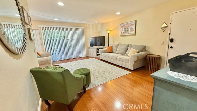 Detail Gallery Image 2 of 37 For 18350 Hatteras, Tarzana,  CA 91356 - 3 Beds | 2 Baths