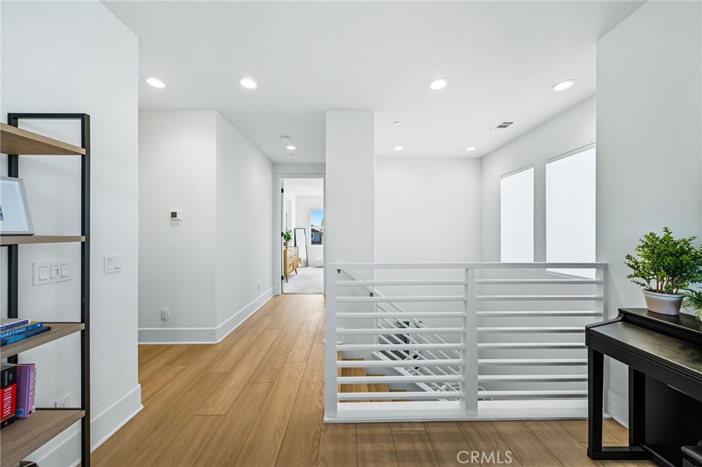 https://media.crmls.org/medias/d2692498-484e-494d-94d2-5b0ea4250f55.jpg?preset=X-Large