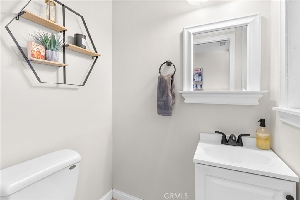 https://media.crmls.org/medias/d2694456-d6d4-4191-8855-d46c67ea4f65.jpg?preset=X-Large