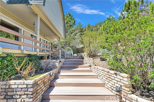 Detail Gallery Image 2 of 66 For 26610 Timberline Dr, Wrightwood,  CA 92397 - 4 Beds | 2/1 Baths