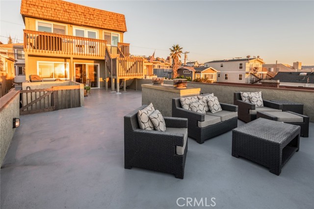 1424 Manhattan Avenue, Hermosa Beach, California 90254, 2 Bedrooms Bedrooms, ,2 BathroomsBathrooms,Residential,Sold,Manhattan,SB22026668