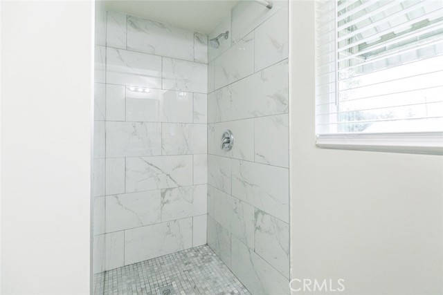 Detail Gallery Image 8 of 19 For 8006 Louise Ave, Northridge,  CA 91325 - 3 Beds | 2 Baths