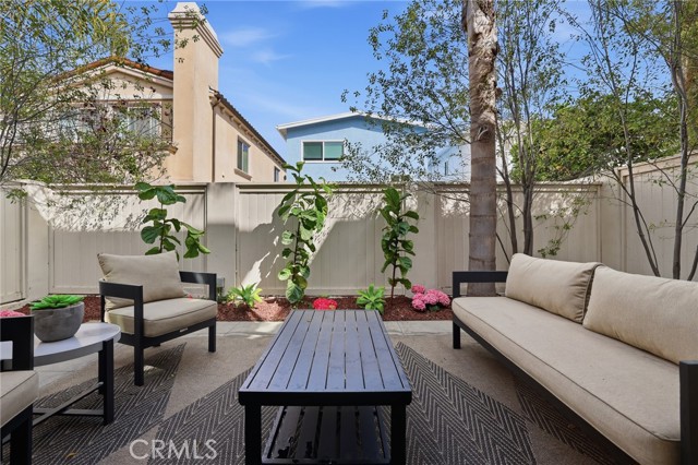 Detail Gallery Image 26 of 67 For 1745 Spreckels Ln, Redondo Beach,  CA 90278 - 3 Beds | 4/1 Baths