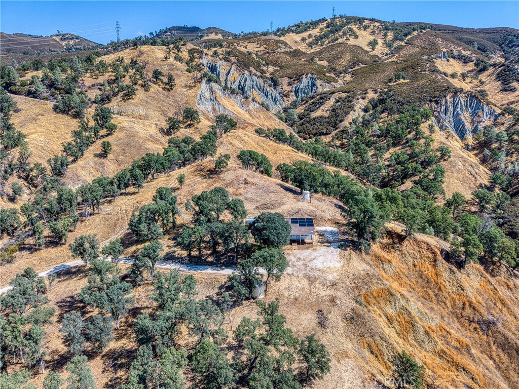 https://media.crmls.org/medias/d26a8ca4-d5c0-49cd-943b-0bdc6d5ee3ec.jpg?preset=X-Large