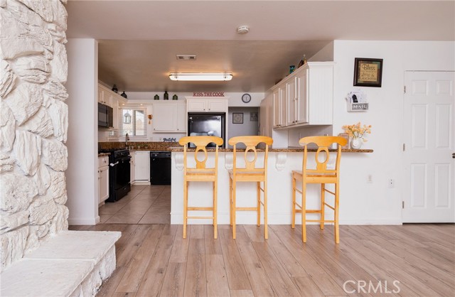 Detail Gallery Image 7 of 26 For 15996 Arroyo Dr, Victorville,  CA 92395 - 4 Beds | 2/1 Baths