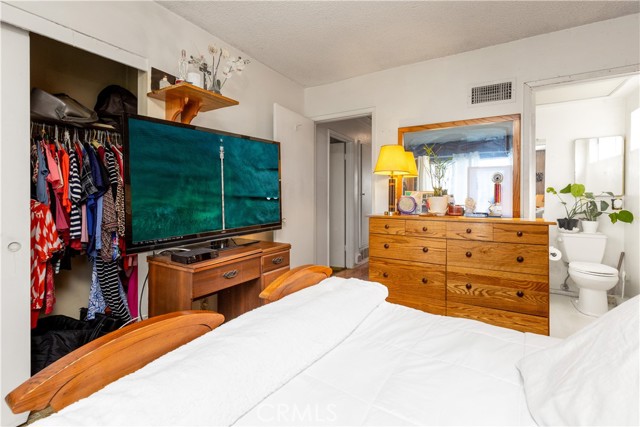 Detail Gallery Image 13 of 32 For 2038 Marigold, Pomona,  CA 91767 - 4 Beds | 2 Baths