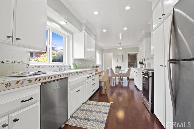 Detail Gallery Image 8 of 34 For 3853 Cedar Ave, Long Beach,  CA 90807 - 2 Beds | 2 Baths
