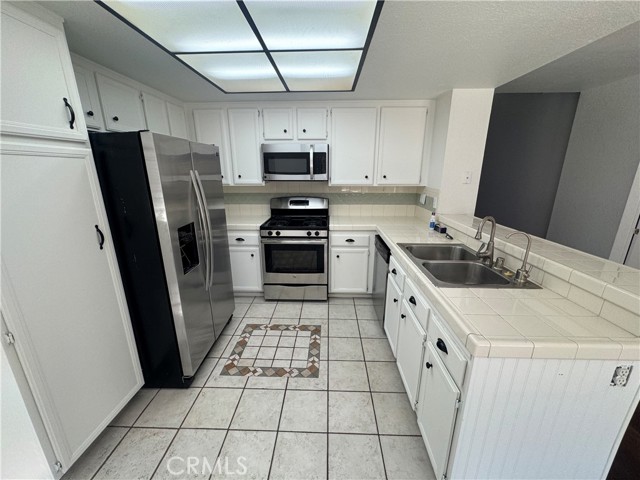 Detail Gallery Image 11 of 38 For 10165 W Glendon Cir, Santee,  CA 92071 - 3 Beds | 2 Baths