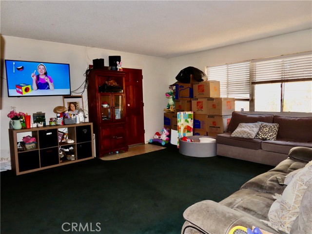 Detail Gallery Image 5 of 13 For 6149 La Sierra Ave, Riverside,  CA 92505 - 3 Beds | 2 Baths