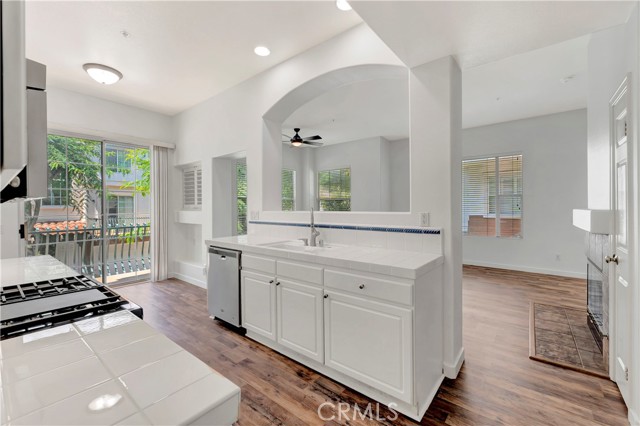 2871 Player Lane, Tustin CA: https://media.crmls.org/medias/d26e8d92-8f34-4b40-ab37-514a3ca331e5.jpg