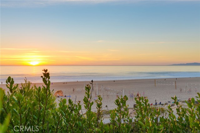405 15th Street, Manhattan Beach CA: https://media.crmls.org/medias/d26f1cdf-2065-4b44-b791-506a7b5d7773.jpg