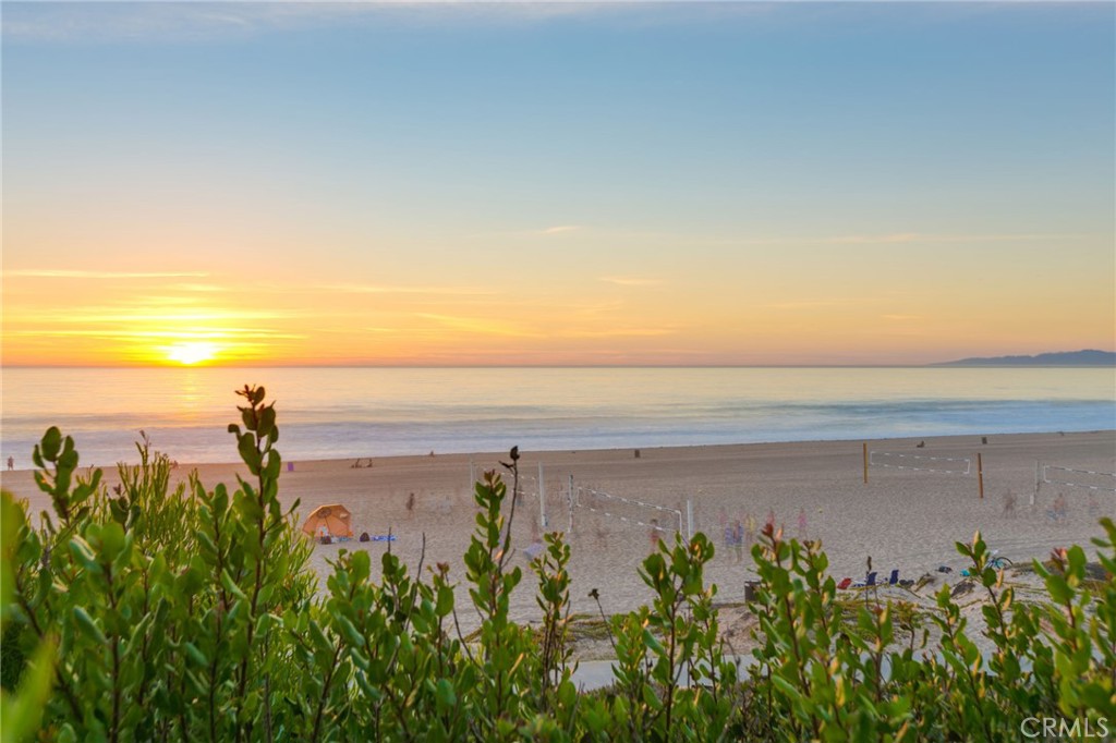 https://media.crmls.org/medias/d26f1cdf-2065-4b44-b791-506a7b5d7773.jpg?preset=X-Large