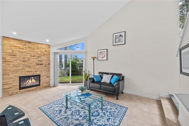 Detail Gallery Image 5 of 54 For 91 Stanford Ct #62,  Irvine,  CA 92612 - 3 Beds | 3 Baths