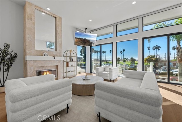 Detail Gallery Image 4 of 41 For 6730 Esplanade, Playa Del Rey,  CA 90293 - 4 Beds | 4 Baths