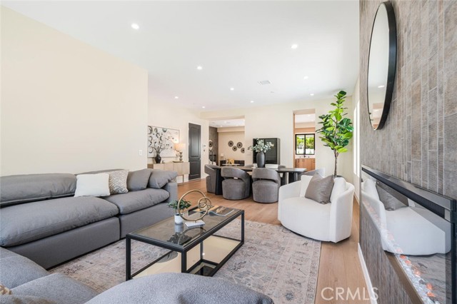 521 N Sparks Street, Burbank CA: https://media.crmls.org/medias/d270bf96-7732-441e-96ad-13ae49dac8c4.jpg