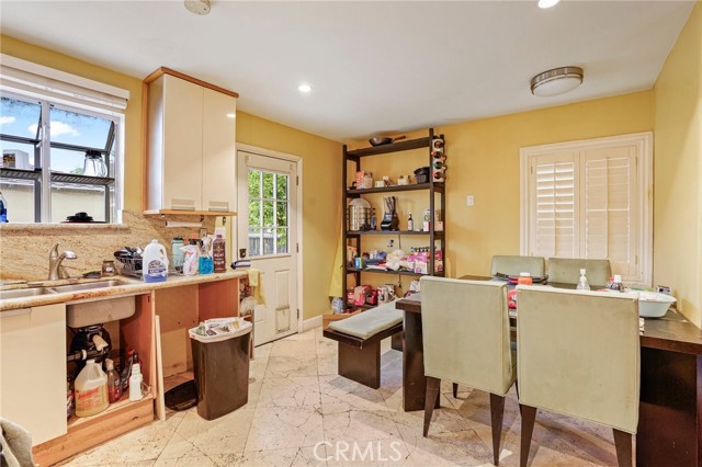 Detail Gallery Image 11 of 20 For 6355 Peach Ave, Van Nuys,  CA 91411 - 3 Beds | 1 Baths