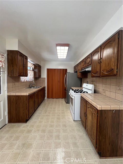 662 Kempton Avenue, Monterey Park CA: https://media.crmls.org/medias/d2712f12-2912-44db-991f-c53a781da1fb.jpg