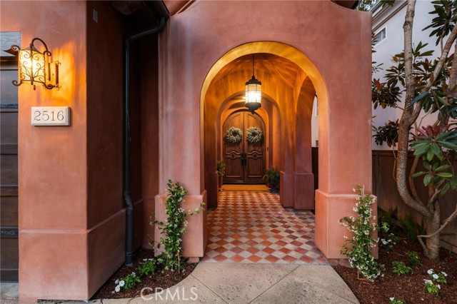 Detail Gallery Image 60 of 64 For 2516 Walnut Ave, Manhattan Beach,  CA 90266 - 5 Beds | 5/1 Baths