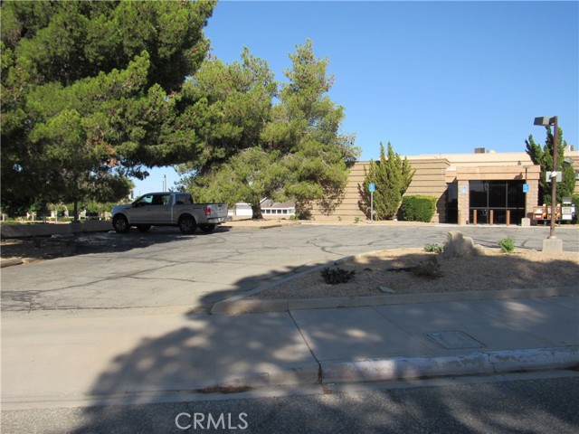 13875 Park Avenue, Victorville, California 92392, ,Commercial Lease,For Rent,13875 Park Avenue,CRHD25015666