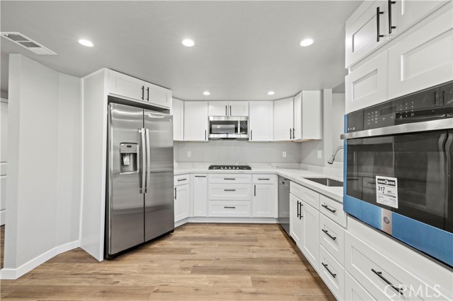 Detail Gallery Image 5 of 28 For 3036 Darlington Drive, Thousand Oaks,  CA 91362 - 3 Beds | 2 Baths
