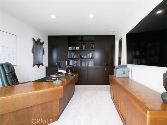 43 Oceanaire Drive, Rancho Palos Verdes CA: https://media.crmls.org/medias/d27244a0-4654-40ee-ae57-fc35ea8a30d1.jpg