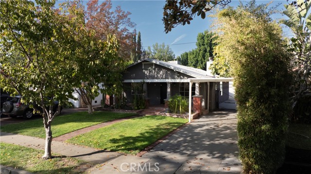 Detail Gallery Image 2 of 30 For 11049 Blix St, Toluca Lake,  CA 91602 - 3 Beds | 2 Baths