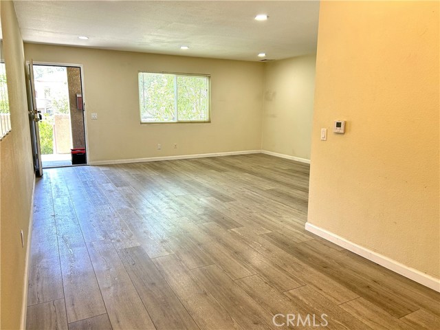 Detail Gallery Image 4 of 14 For 800 Grand Ave #D2,  Diamond Bar,  CA 91765 - 3 Beds | 2 Baths
